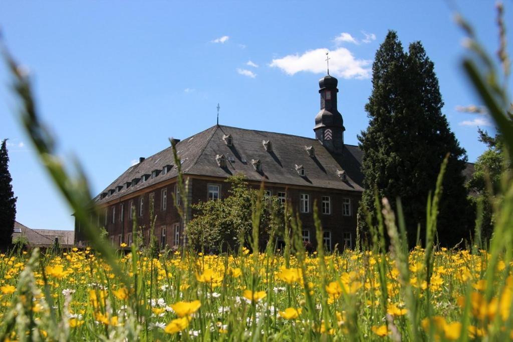 Nikolauskloster Juchen Exterior photo