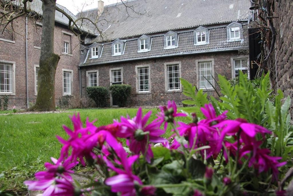 Nikolauskloster Juchen Exterior photo