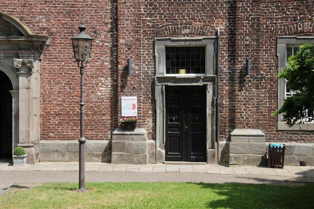 Nikolauskloster Juchen Exterior photo